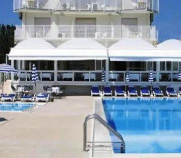 Ril 4* Τζεσόλο Λίντο